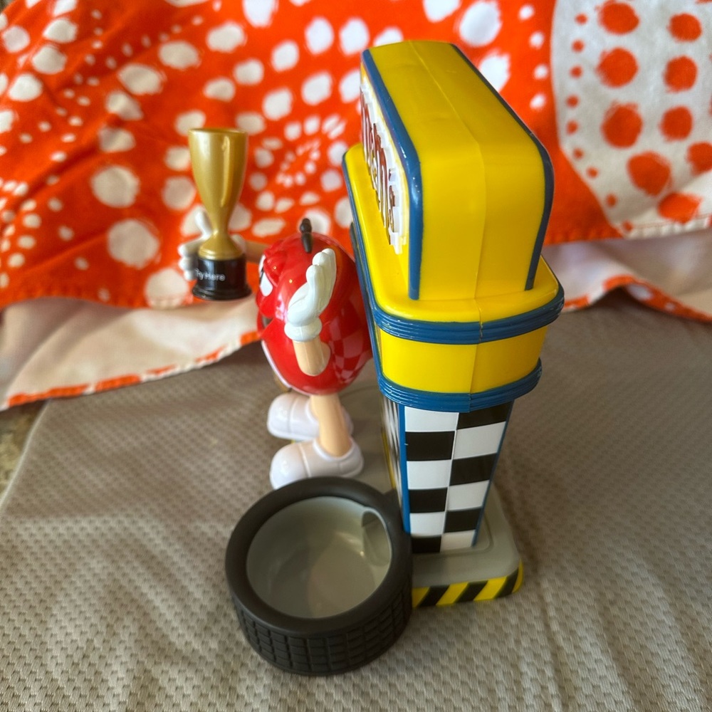 M&Ms Racing candy dispenser - Picture 2 of 4